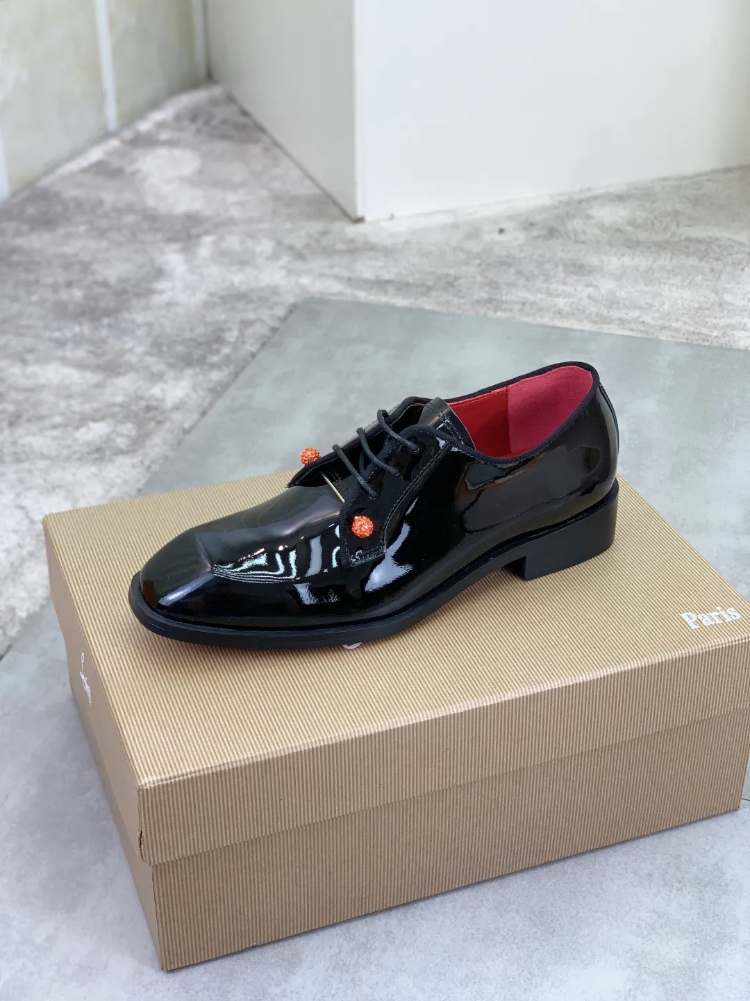 Men's shoes 💰P760 new style 💰high version 🇮🇹 CL red bottom series top purchasing original order series🔍🔍/🇮🇹Italian imported cowhide, imported genuine leather lining💪💪, completely 1⃣️ vs 1⃣️🇮🇹💪💪, ⚠Sole: The original sole provided by the original factory, the exclusive movable molded sole is super comfortable, ⚠Original factory follow-up goods, 🔍🔍high quality, you can come in and out at will, welcome to compare ⚠Size: 38-44 (45 46 can be customized)
